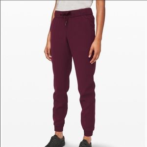 Lululemon On the Fly Jogger Woven